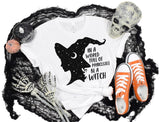 tee shirt/ sweat halloween "in a world full of princesses, be a witch", tenue halloween femme, sweat femme automne, citation motivante.