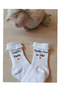 annonce grossesse chaussettes bébé ,annonce originale, La famille s'agrandit