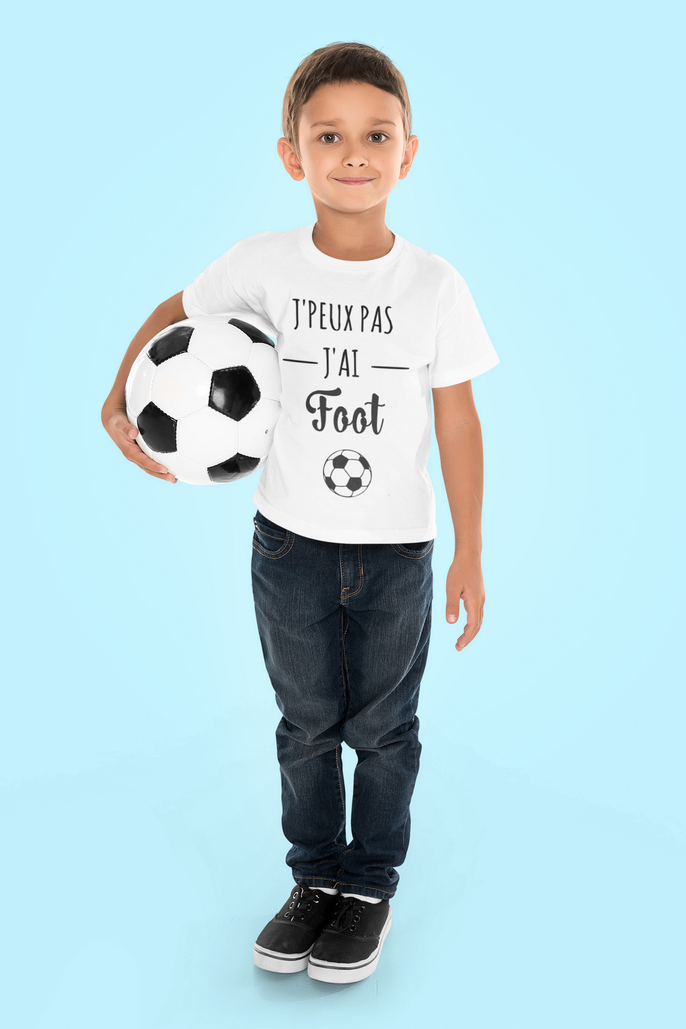https://cotebonheur.fr/cdn/shop/products/round-neck-tee-mockup-of-a-little-boy-with-a-soccer-ball-m14492-r-el2_1024x1024@2x.png?v=1646383001